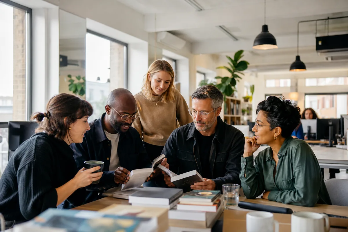 LunaroKosta editorial team reviewing books